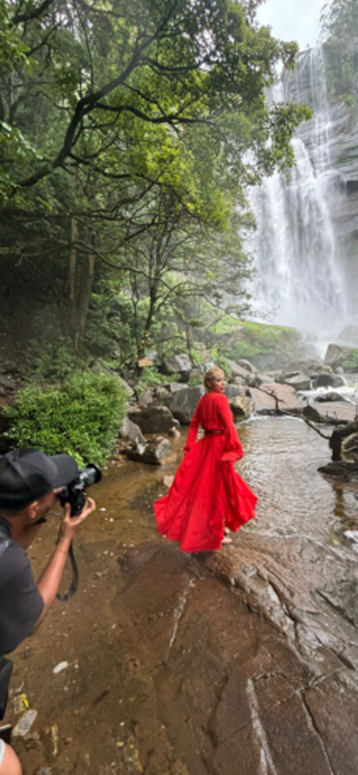 Dorothy Soh (Dotzsoh) posing for a photo at Bomuruella  