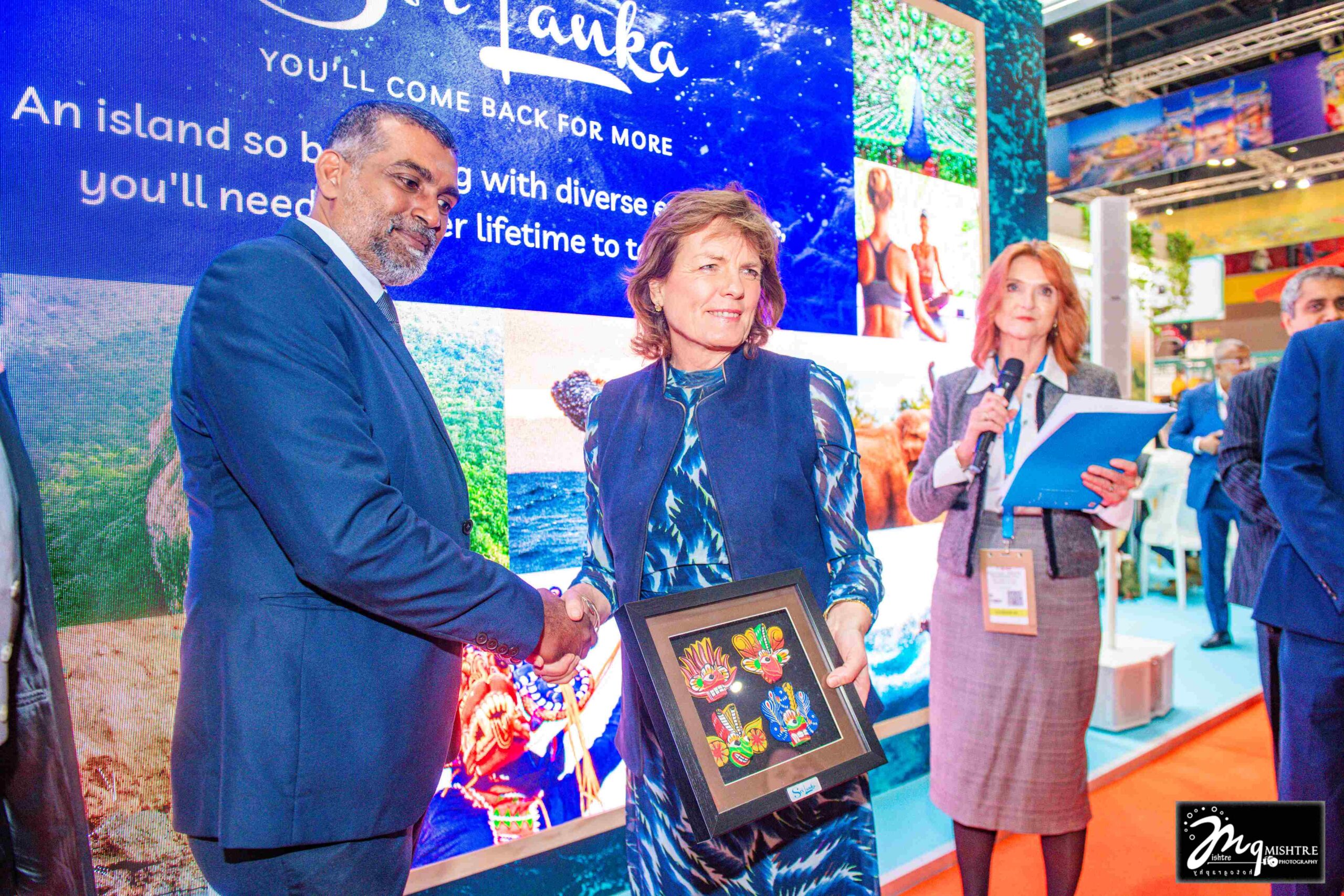 Mr. Buddhika Hewawasam , Chairman Sri Lanka Tourism , handing over a souvenier to Her grace Emma Manners,Duchess of Rutland 